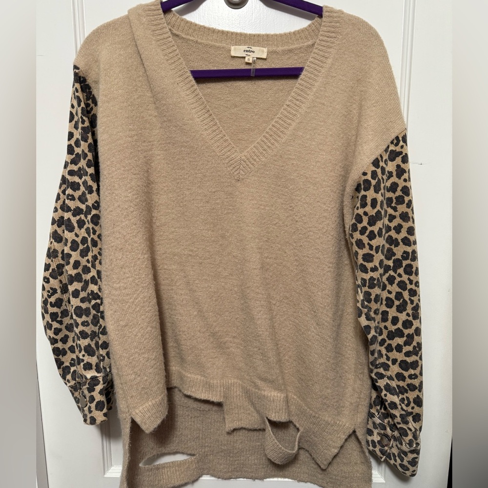 Entro Leopard Sleeve Beige Sweater